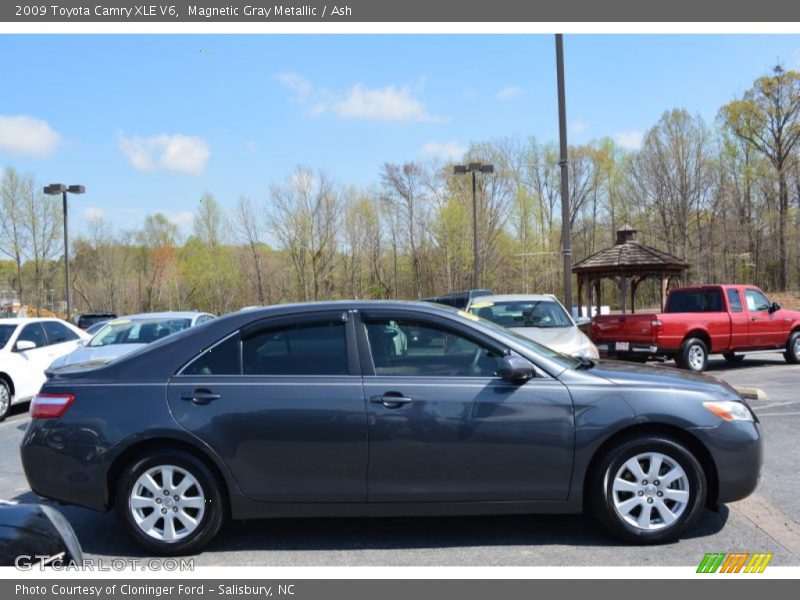 Magnetic Gray Metallic / Ash 2009 Toyota Camry XLE V6