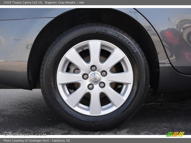 Magnetic Gray Metallic / Ash 2009 Toyota Camry XLE V6