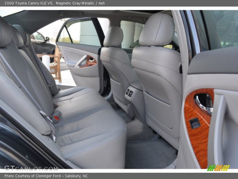 Magnetic Gray Metallic / Ash 2009 Toyota Camry XLE V6