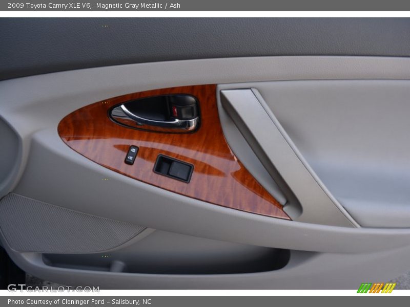 Magnetic Gray Metallic / Ash 2009 Toyota Camry XLE V6