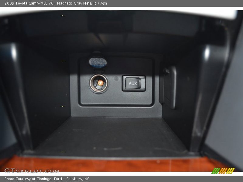 Magnetic Gray Metallic / Ash 2009 Toyota Camry XLE V6
