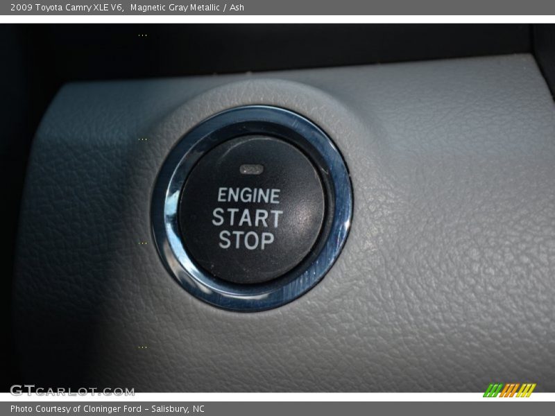 Magnetic Gray Metallic / Ash 2009 Toyota Camry XLE V6