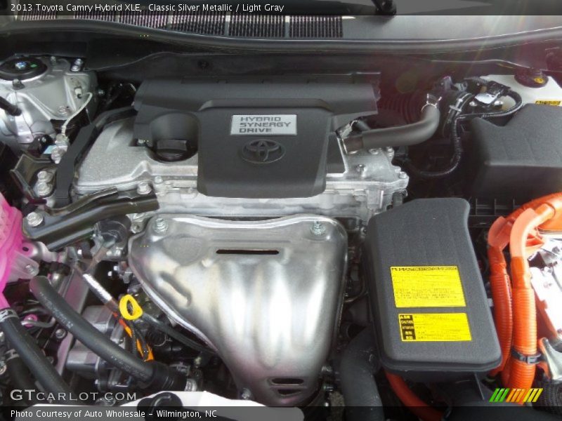 Classic Silver Metallic / Light Gray 2013 Toyota Camry Hybrid XLE