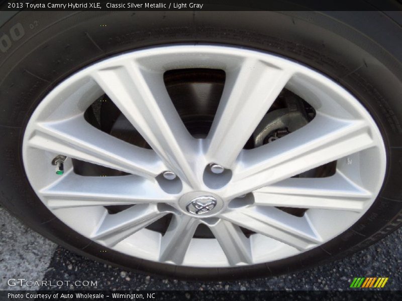 Classic Silver Metallic / Light Gray 2013 Toyota Camry Hybrid XLE