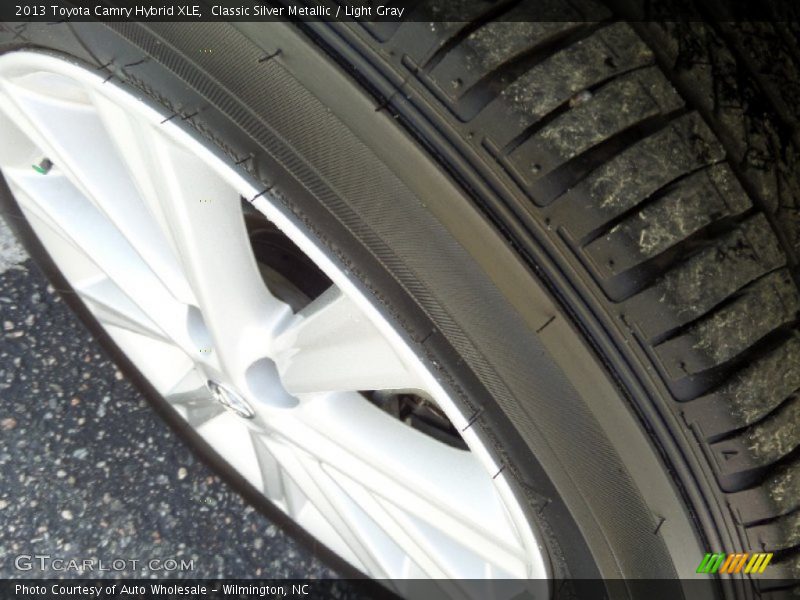 Classic Silver Metallic / Light Gray 2013 Toyota Camry Hybrid XLE