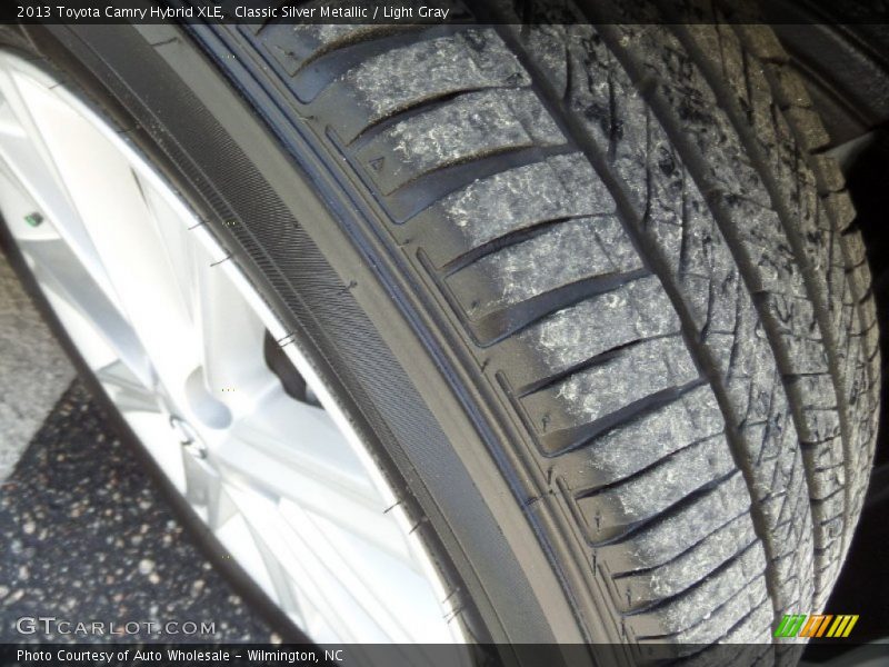 Classic Silver Metallic / Light Gray 2013 Toyota Camry Hybrid XLE