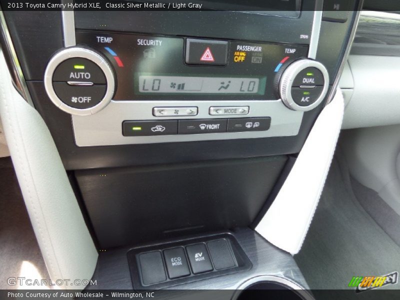 Classic Silver Metallic / Light Gray 2013 Toyota Camry Hybrid XLE