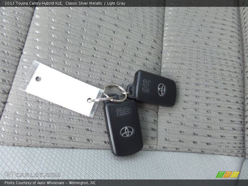 Classic Silver Metallic / Light Gray 2013 Toyota Camry Hybrid XLE