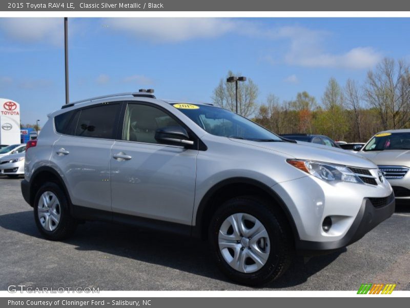 Front 3/4 View of 2015 RAV4 LE