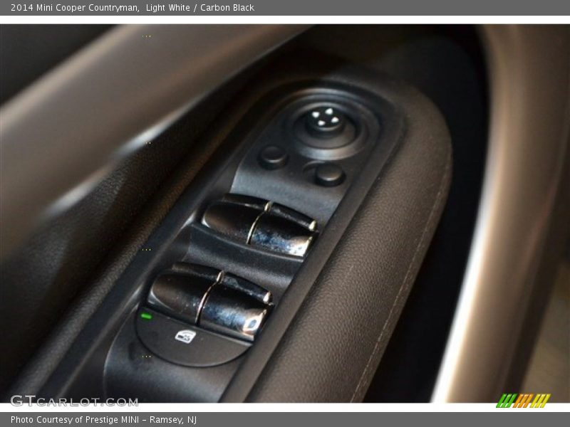 Light White / Carbon Black 2014 Mini Cooper Countryman