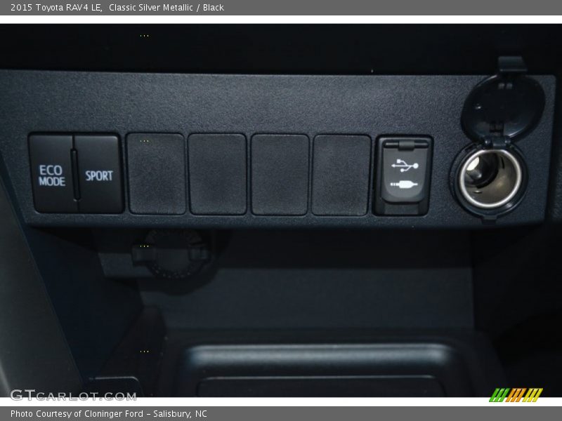 Classic Silver Metallic / Black 2015 Toyota RAV4 LE