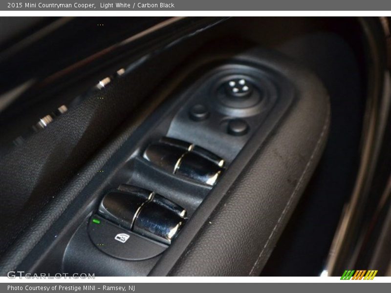 Light White / Carbon Black 2015 Mini Countryman Cooper