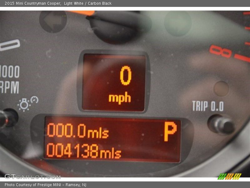 Light White / Carbon Black 2015 Mini Countryman Cooper
