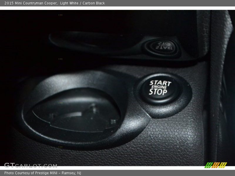 Light White / Carbon Black 2015 Mini Countryman Cooper