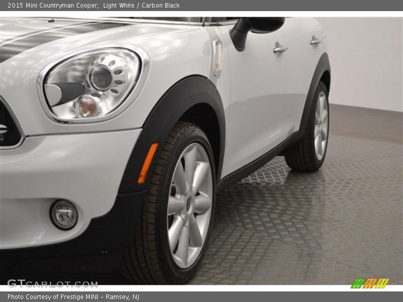 Light White / Carbon Black 2015 Mini Countryman Cooper