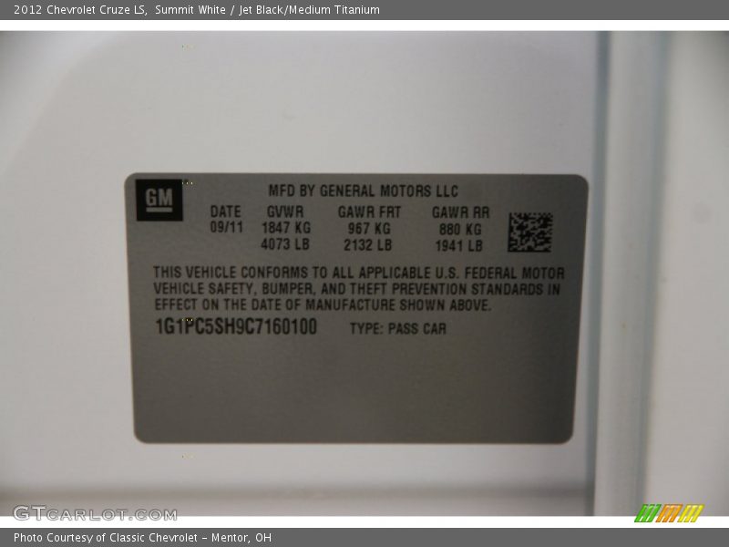 Summit White / Jet Black/Medium Titanium 2012 Chevrolet Cruze LS