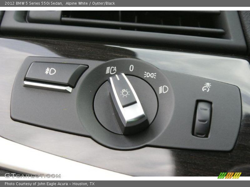 Alpine White / Oyster/Black 2012 BMW 5 Series 550i Sedan