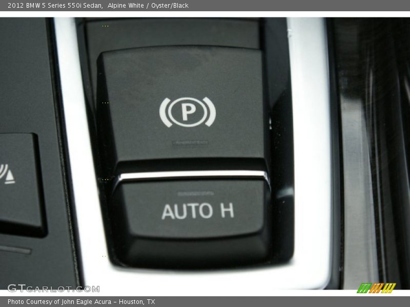 Alpine White / Oyster/Black 2012 BMW 5 Series 550i Sedan