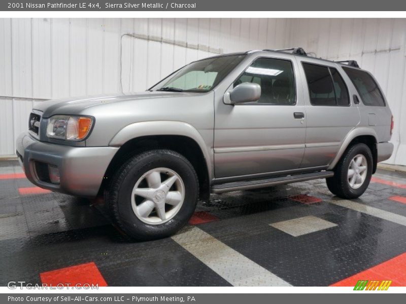 Front 3/4 View of 2001 Pathfinder LE 4x4