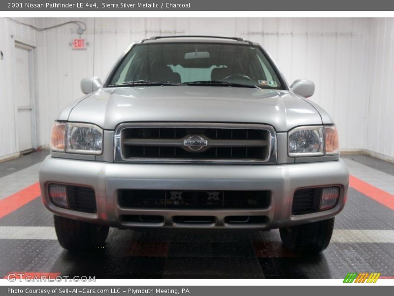 Sierra Silver Metallic / Charcoal 2001 Nissan Pathfinder LE 4x4