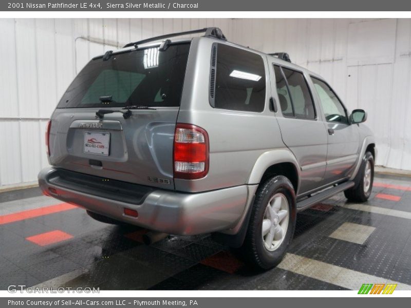 Sierra Silver Metallic / Charcoal 2001 Nissan Pathfinder LE 4x4