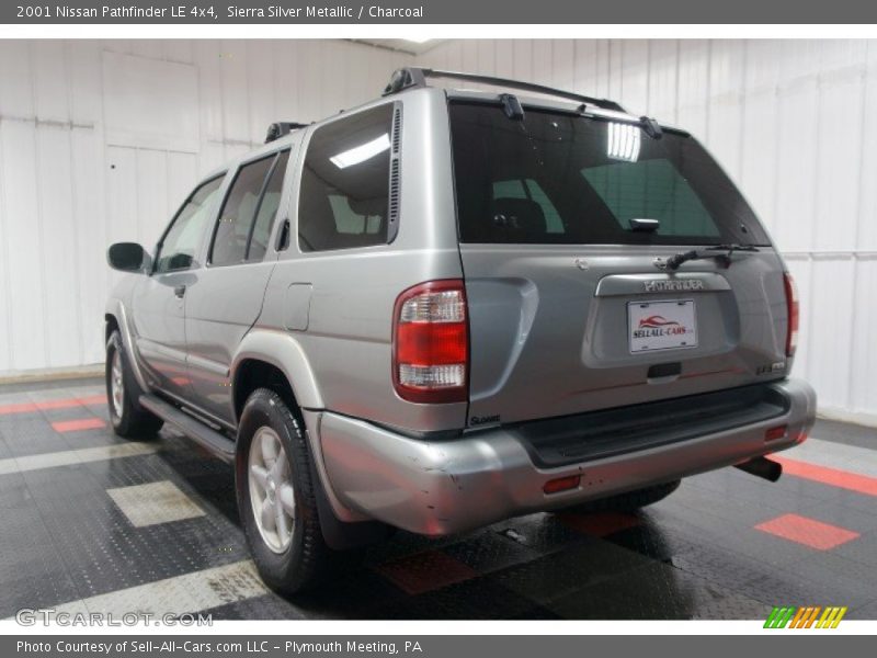 Sierra Silver Metallic / Charcoal 2001 Nissan Pathfinder LE 4x4