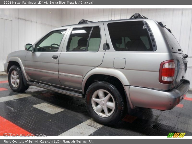 Sierra Silver Metallic / Charcoal 2001 Nissan Pathfinder LE 4x4