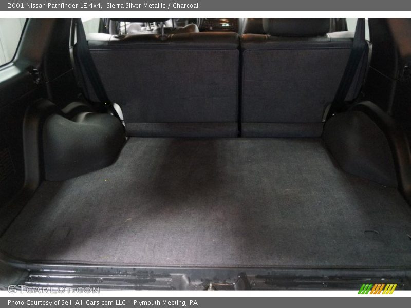 Sierra Silver Metallic / Charcoal 2001 Nissan Pathfinder LE 4x4