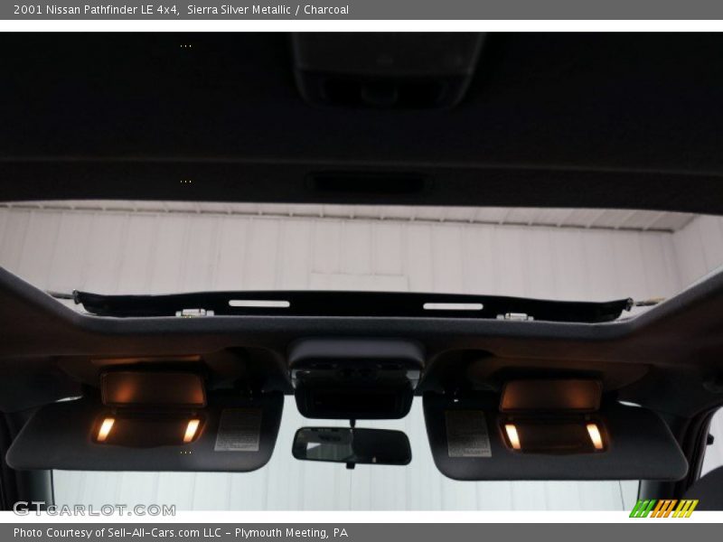 Sierra Silver Metallic / Charcoal 2001 Nissan Pathfinder LE 4x4