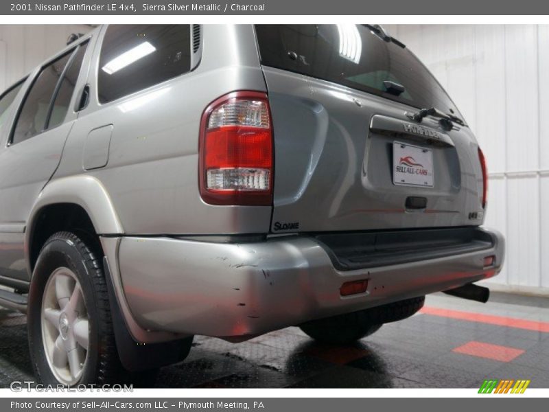 Sierra Silver Metallic / Charcoal 2001 Nissan Pathfinder LE 4x4