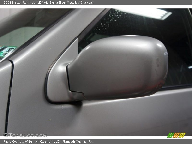 Sierra Silver Metallic / Charcoal 2001 Nissan Pathfinder LE 4x4