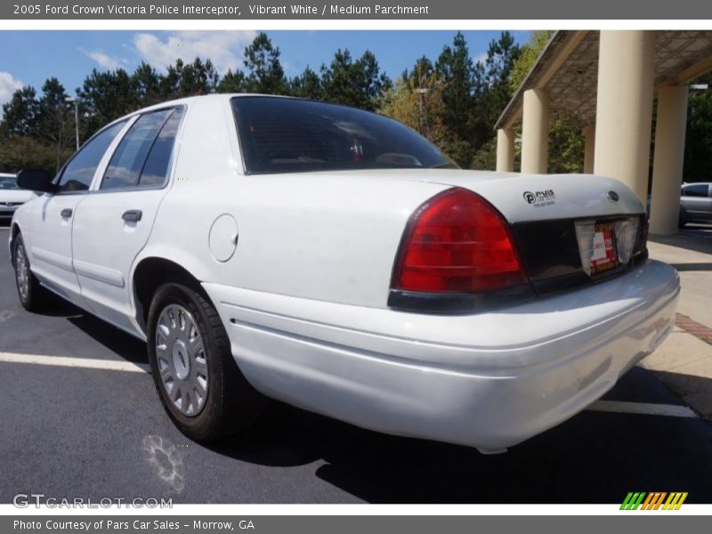 Vibrant White / Medium Parchment 2005 Ford Crown Victoria Police Interceptor