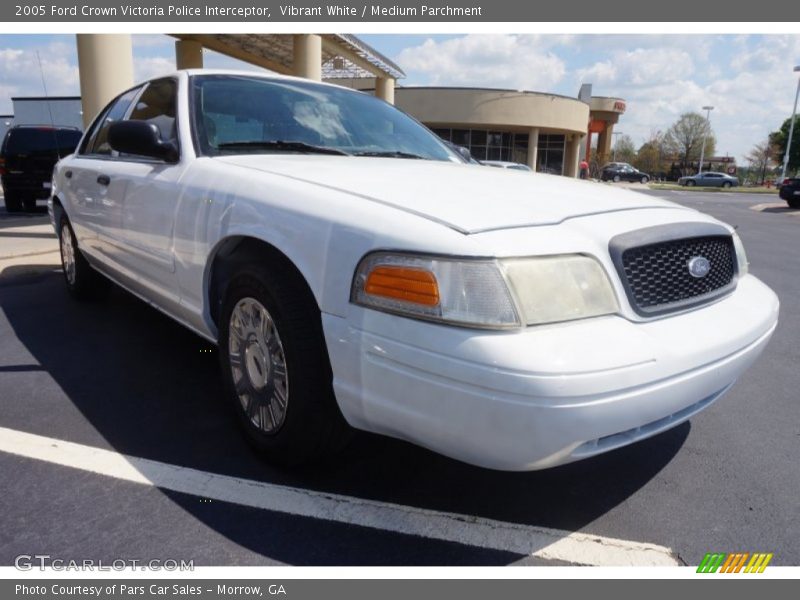 Vibrant White / Medium Parchment 2005 Ford Crown Victoria Police Interceptor