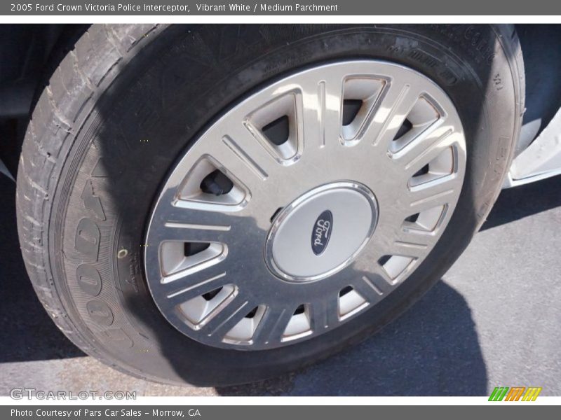 Vibrant White / Medium Parchment 2005 Ford Crown Victoria Police Interceptor