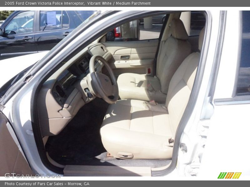 Vibrant White / Medium Parchment 2005 Ford Crown Victoria Police Interceptor
