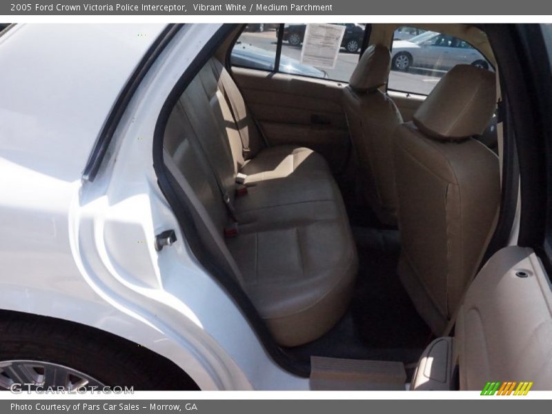 Vibrant White / Medium Parchment 2005 Ford Crown Victoria Police Interceptor