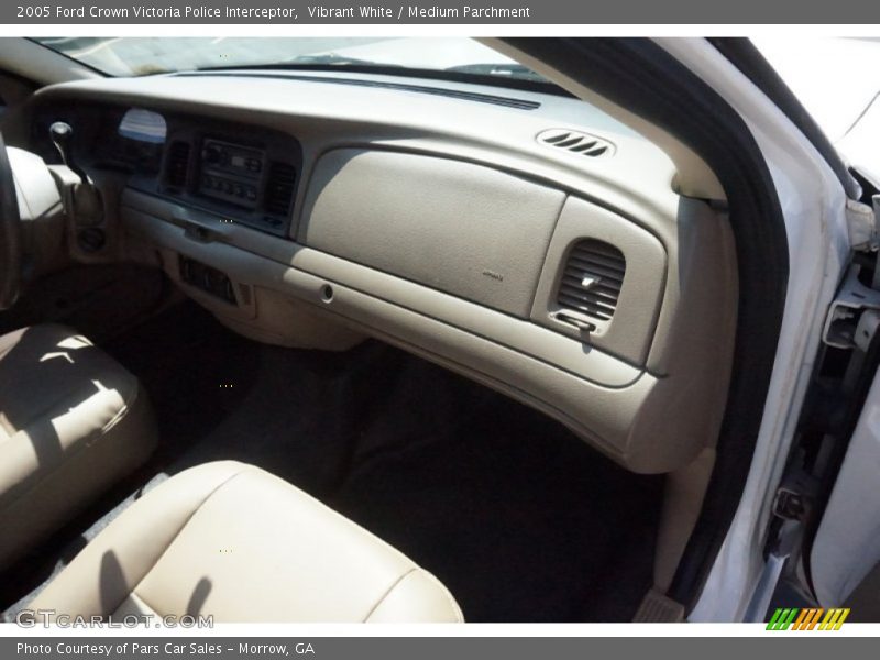 Vibrant White / Medium Parchment 2005 Ford Crown Victoria Police Interceptor