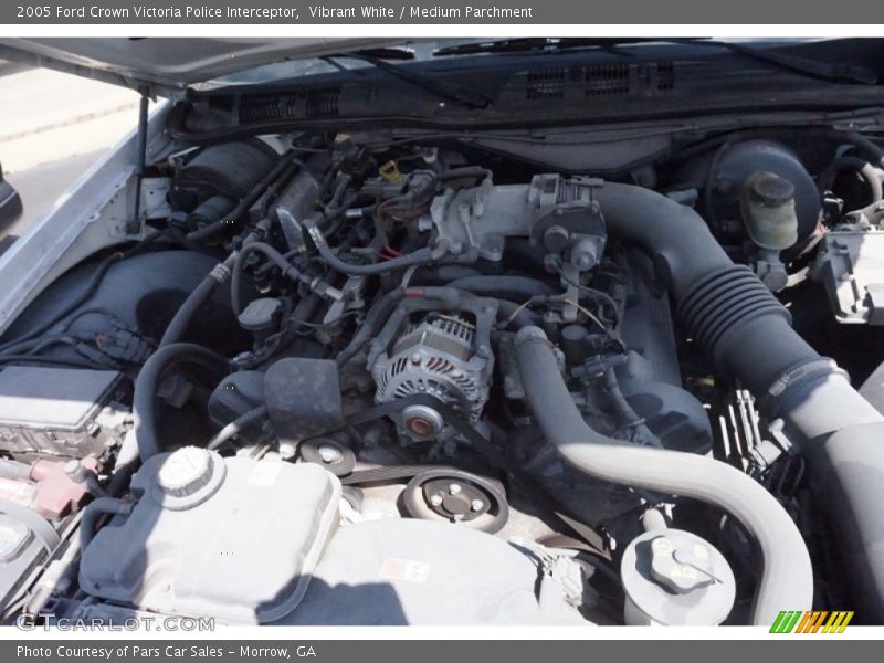 Vibrant White / Medium Parchment 2005 Ford Crown Victoria Police Interceptor
