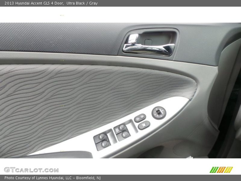 Ultra Black / Gray 2013 Hyundai Accent GLS 4 Door