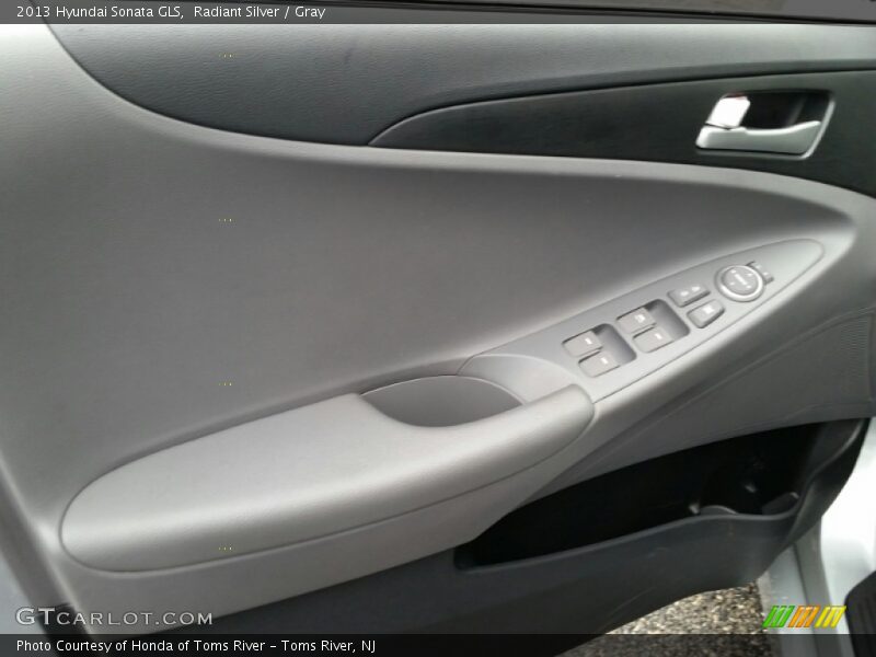 Radiant Silver / Gray 2013 Hyundai Sonata GLS