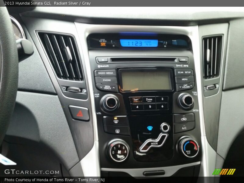 Radiant Silver / Gray 2013 Hyundai Sonata GLS