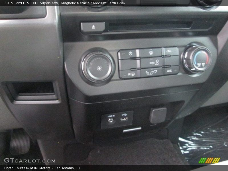 Magnetic Metallic / Medium Earth Gray 2015 Ford F150 XLT SuperCrew