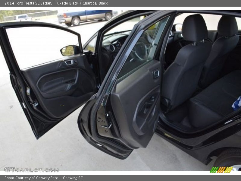 Tuxedo Black / Charcoal Black 2014 Ford Fiesta SE Sedan