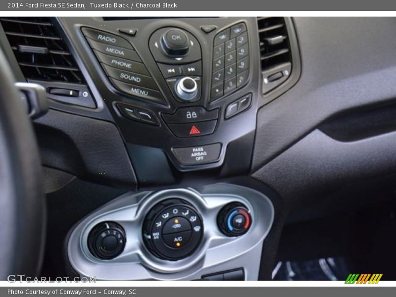 Tuxedo Black / Charcoal Black 2014 Ford Fiesta SE Sedan