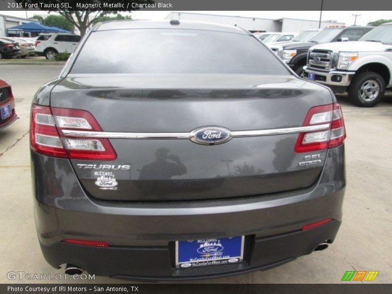 Magnetic Metallic / Charcoal Black 2015 Ford Taurus SEL