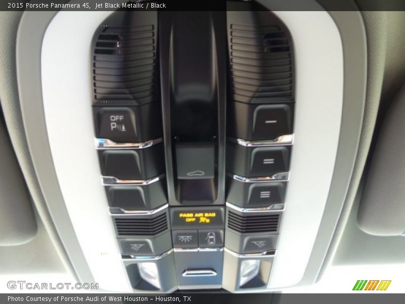Controls of 2015 Panamera 4S