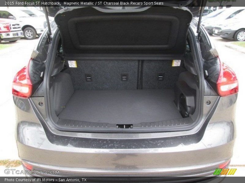  2015 Focus ST Hatchback Trunk
