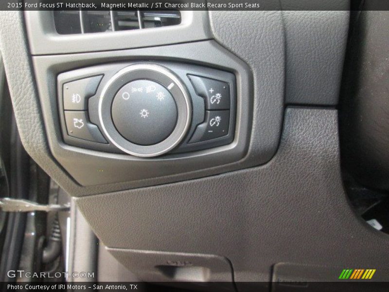 Controls of 2015 Focus ST Hatchback