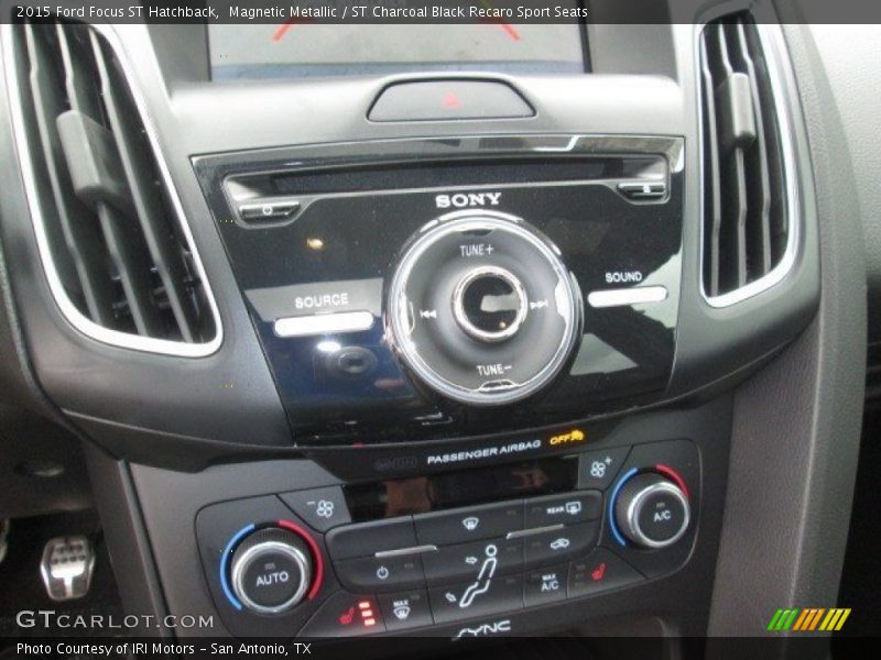 Controls of 2015 Focus ST Hatchback