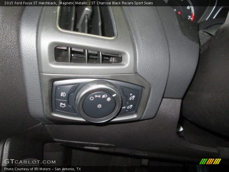 Controls of 2015 Focus ST Hatchback